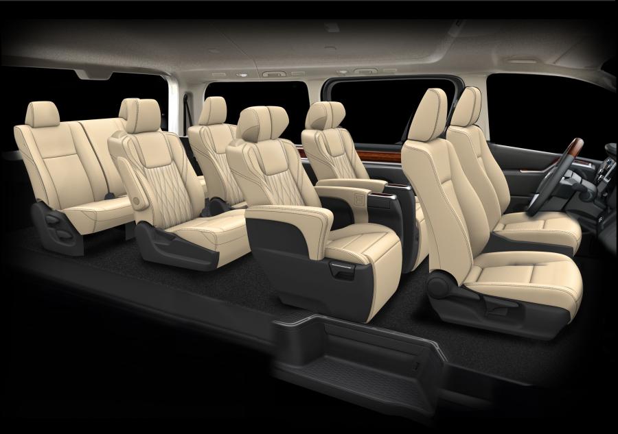 Интерьер Toyota GranAce Premium 2019 года  (фото 2 из 26)